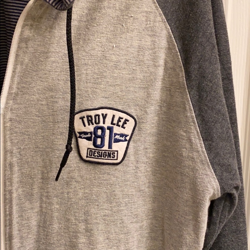 Reversible sweatshirt jacket. - Picture 2 of 8